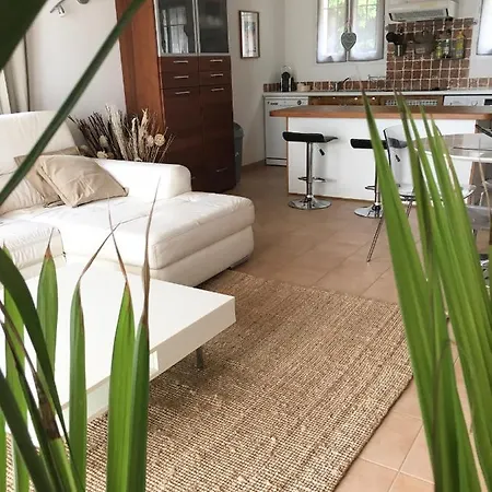 Appartement Maisonnette à 5 Minutes En Voiture Des Plages Et Du Centre *