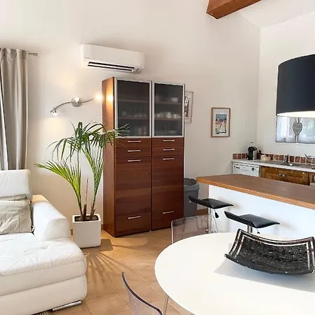 Maisonnette à 5 Minutes En Voiture Des Plages Et Du Centre Appartement *