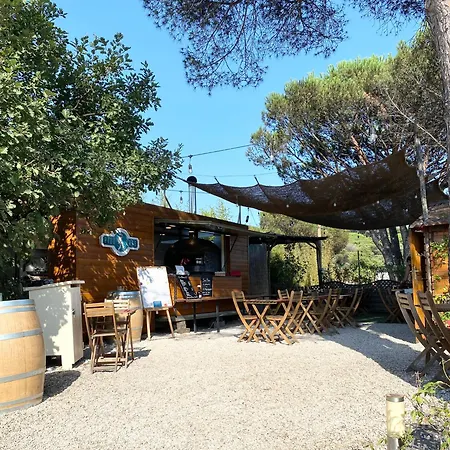 Maisonnette à 5 Minutes En Voiture Des Plages Et Du Centre *
